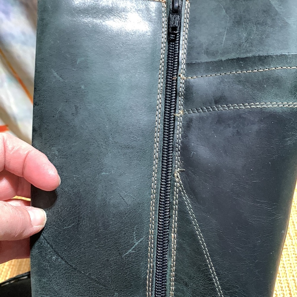 Lessen Ladies Boots - Picture 4 of 6
